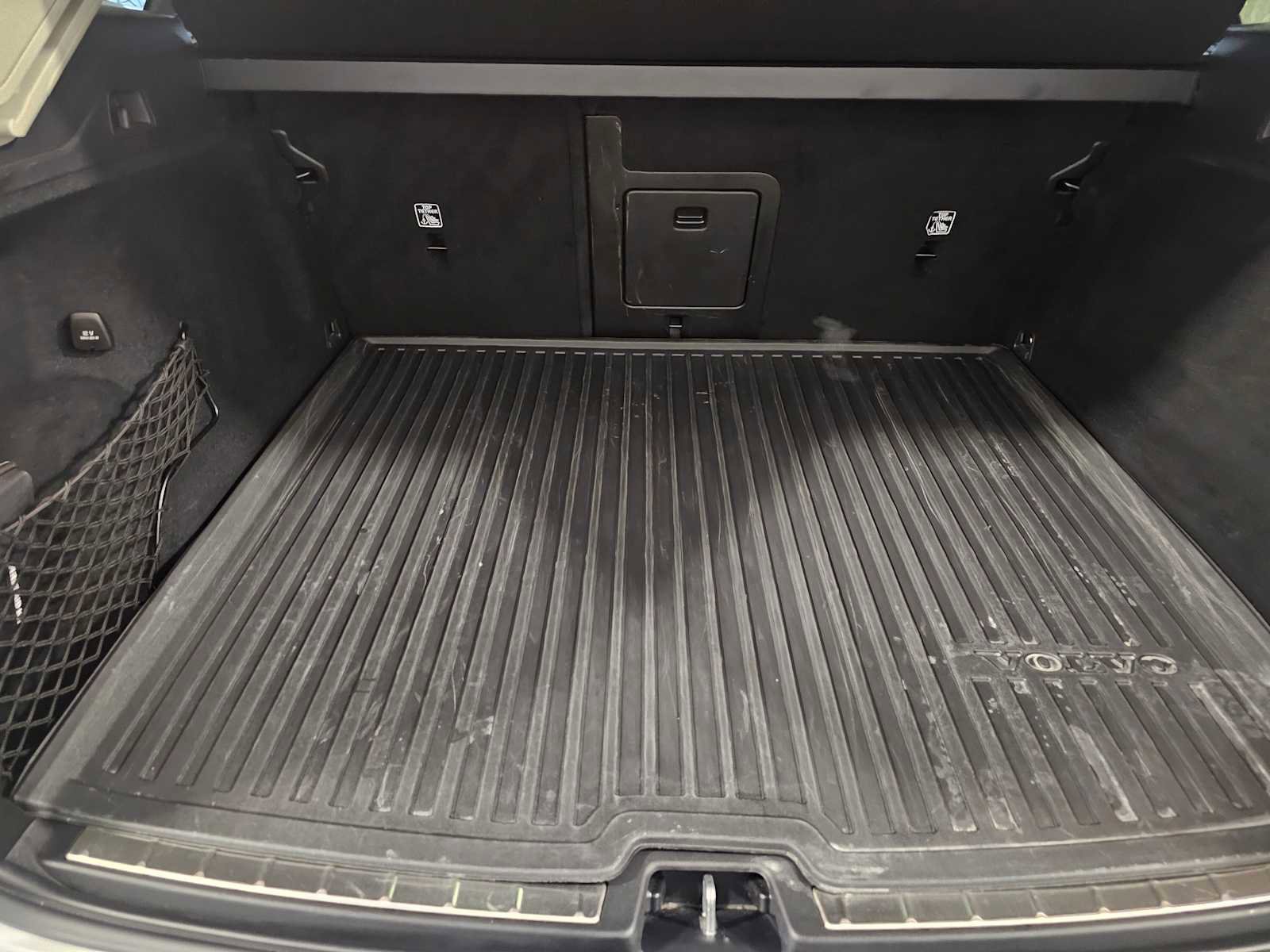 Used 2024 Volvo XC60 B5 Ultimate w/ Protection Package Premier image 40