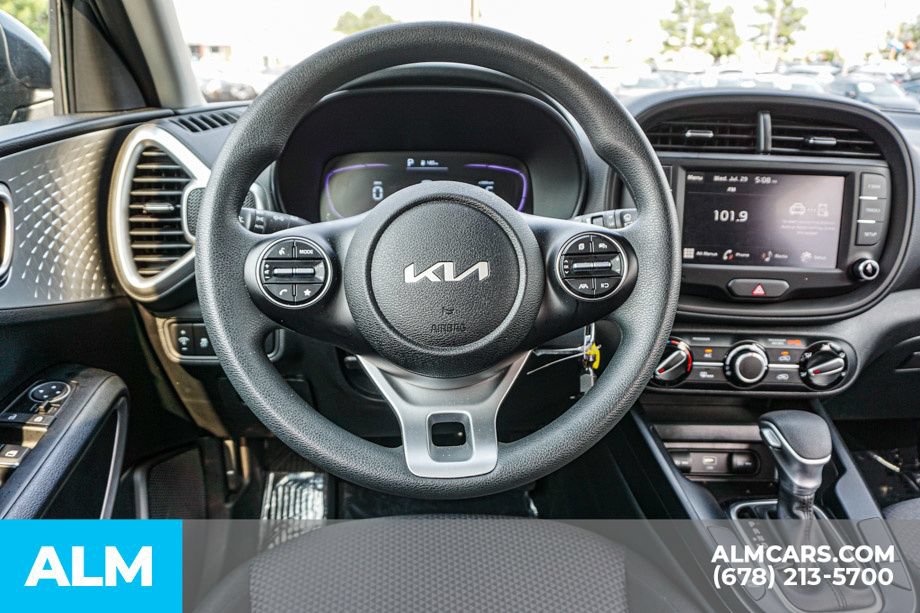 Used 2025 Kia Soul LX w/ LX Technology Package FWD image 28