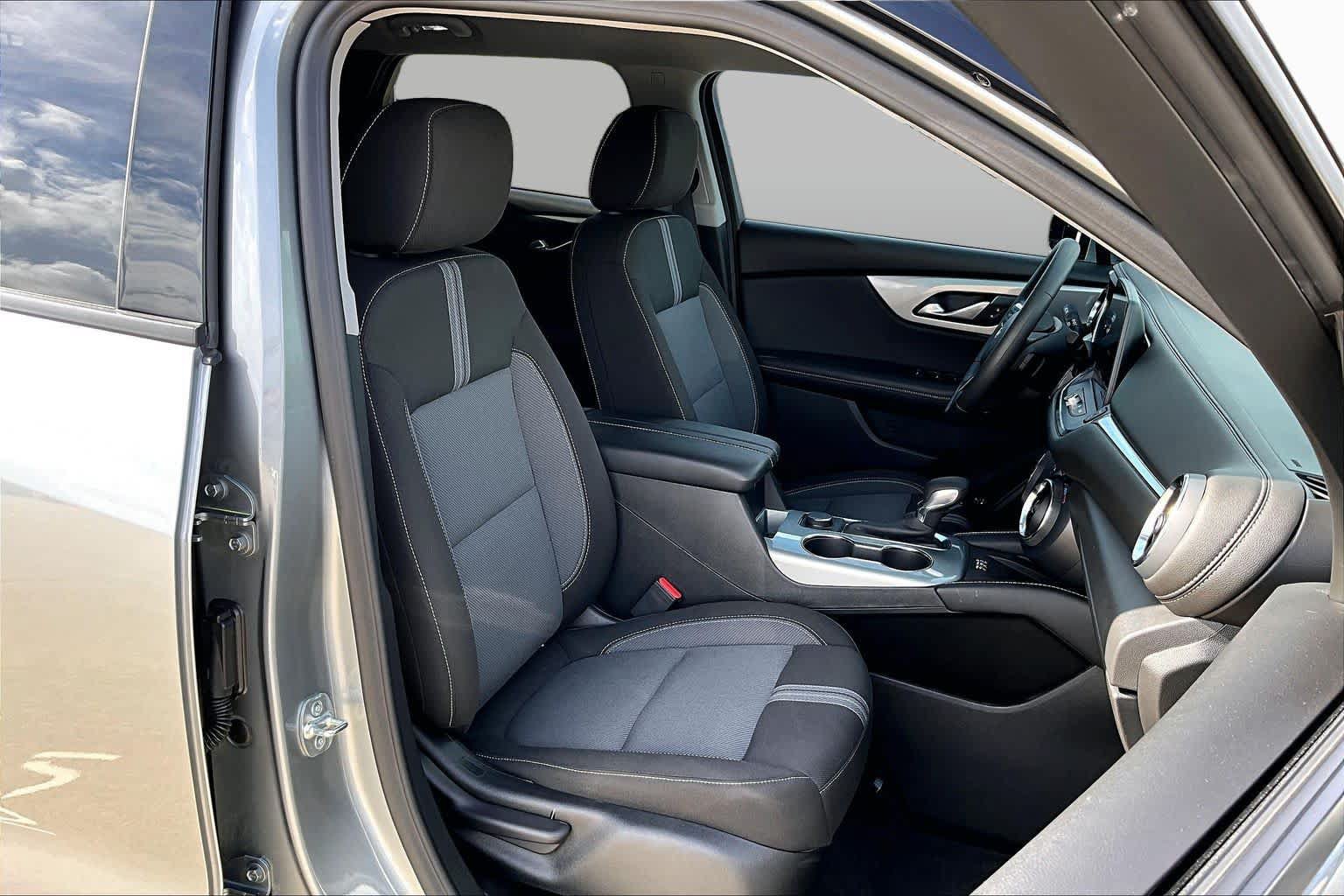 Used 2025 Chevrolet Blazer LT w/ Convenience Package FWD image 9