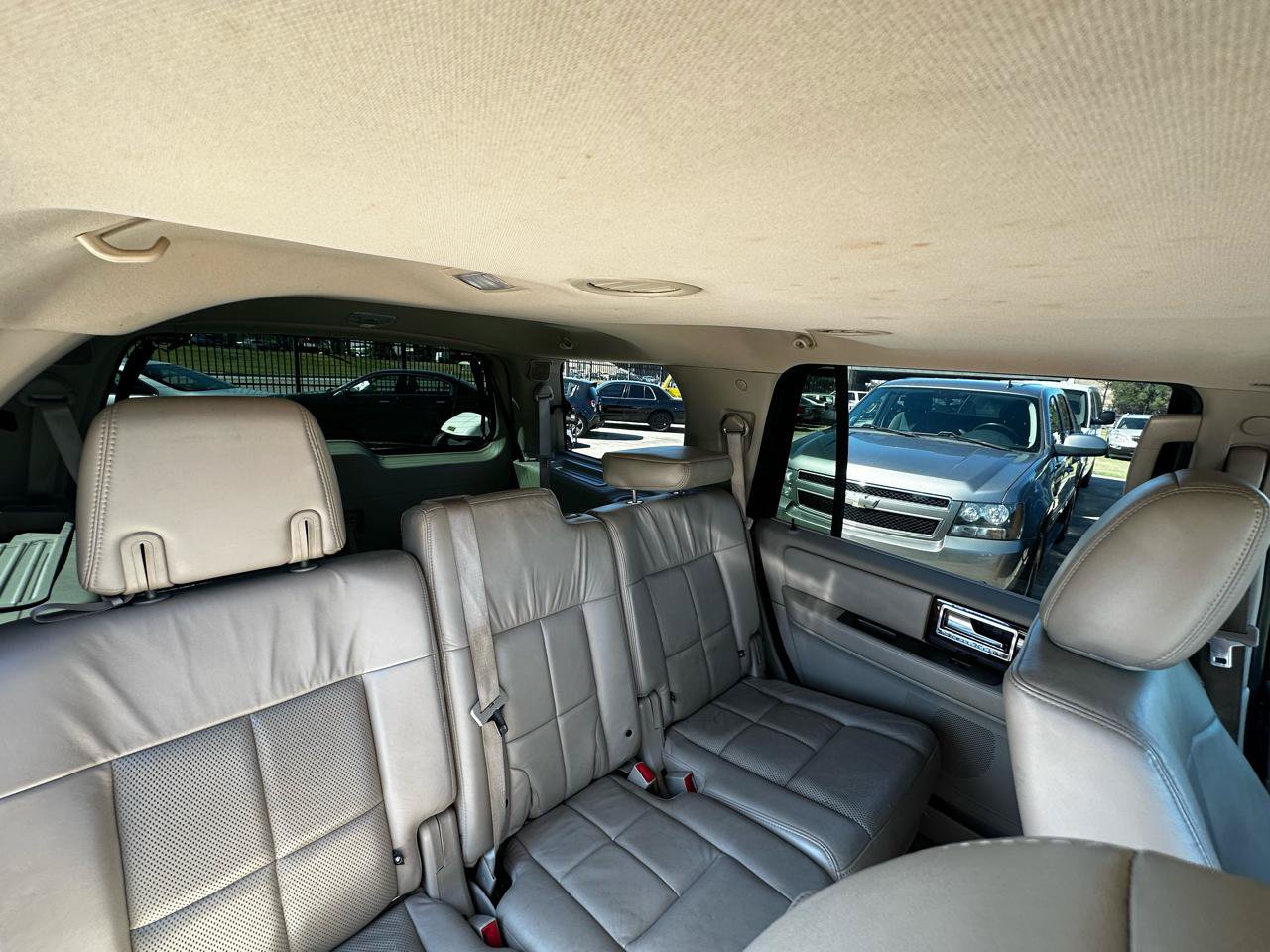 Used 2012 Lincoln Navigator 2WD image 31