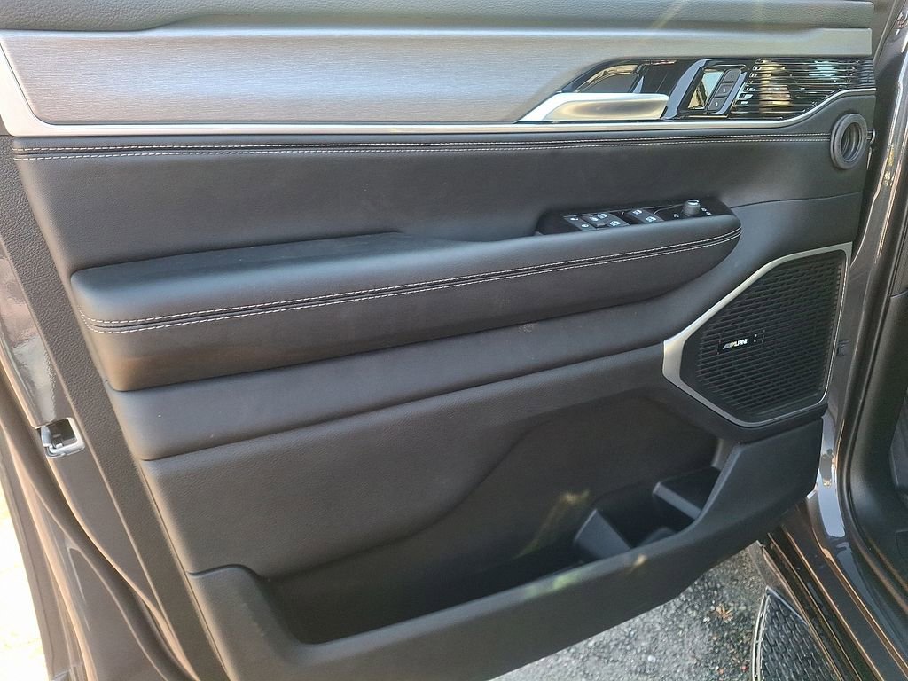 New 2025 Jeep Wagoneer L Series II w/ Convenience Group I image 10