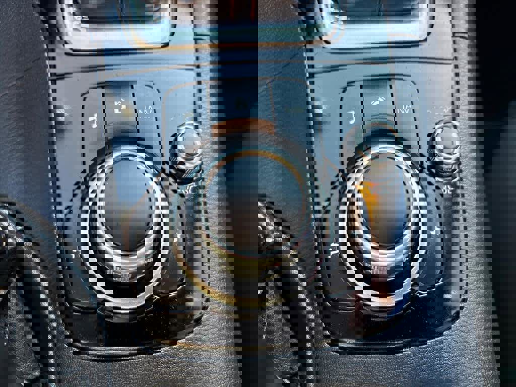 Used 2016 MAZDA MAZDA3 i Touring image 16