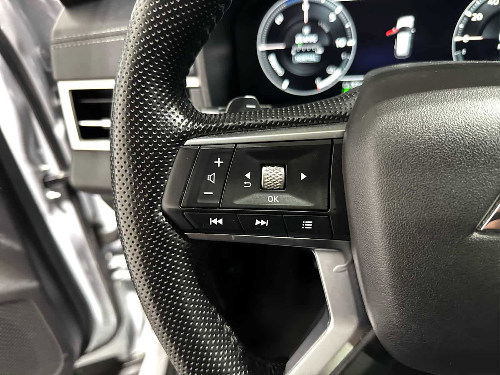 Used 2024 Mitsubishi Outlander SEL image 14