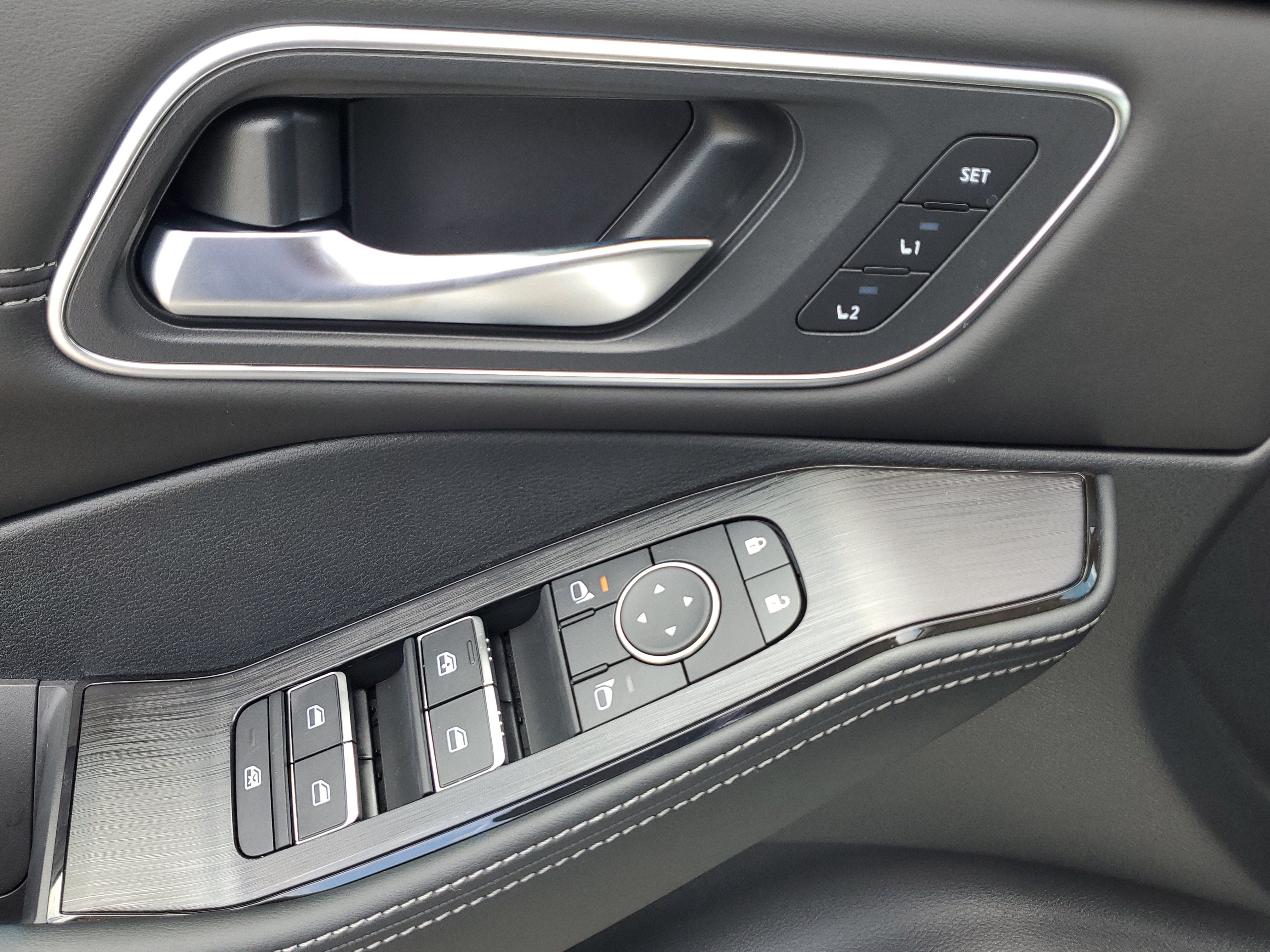 New 2025 Nissan Rogue Platinum w/ Platinum Premium Package FWD image 13