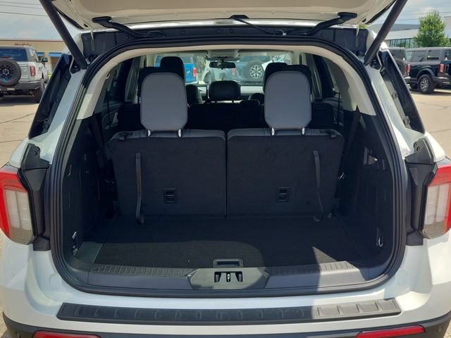 New 2026 Ford Explorer Active w/ Active Comfort Package AWD/4WD image 8