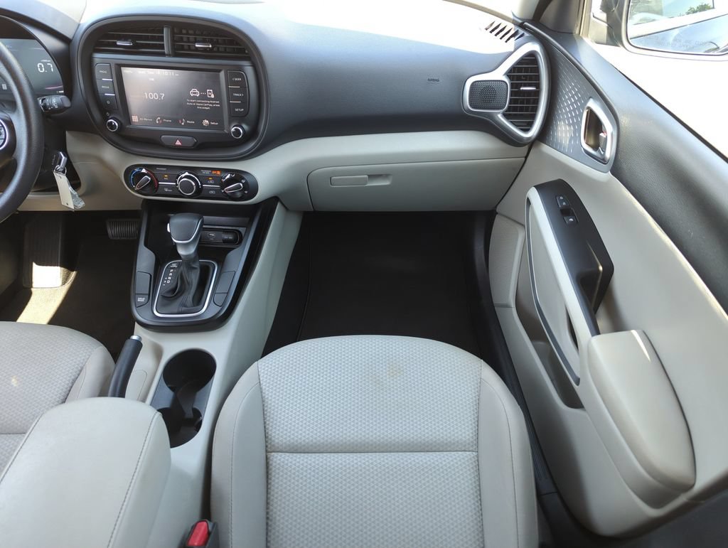 Used 2024 Kia Soul LX w/ Option Group 015 FWD image 16