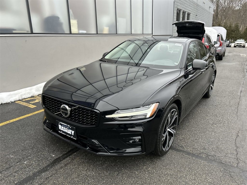 Certified 2025 Volvo S60 B5 Plus image 4