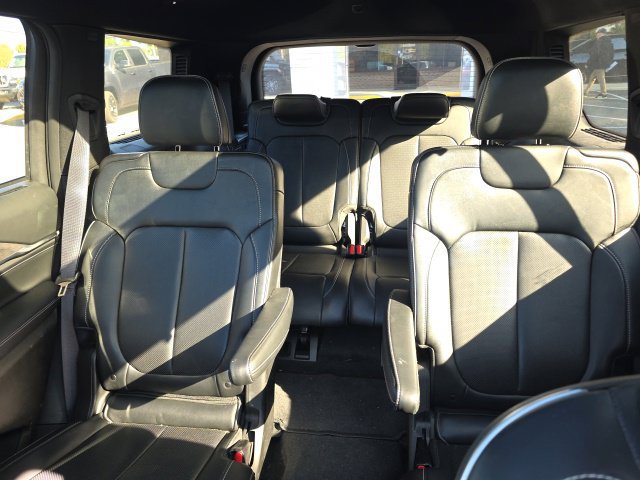Used 2022 Jeep Grand Cherokee L Overland w/ Luxury Tech Group IV AWD/4WD image 15