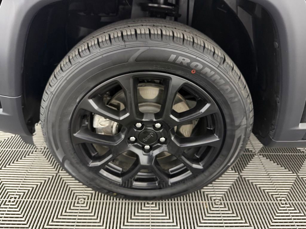 Used 2023 Jeep Compass Latitude AWD/4WD image 12