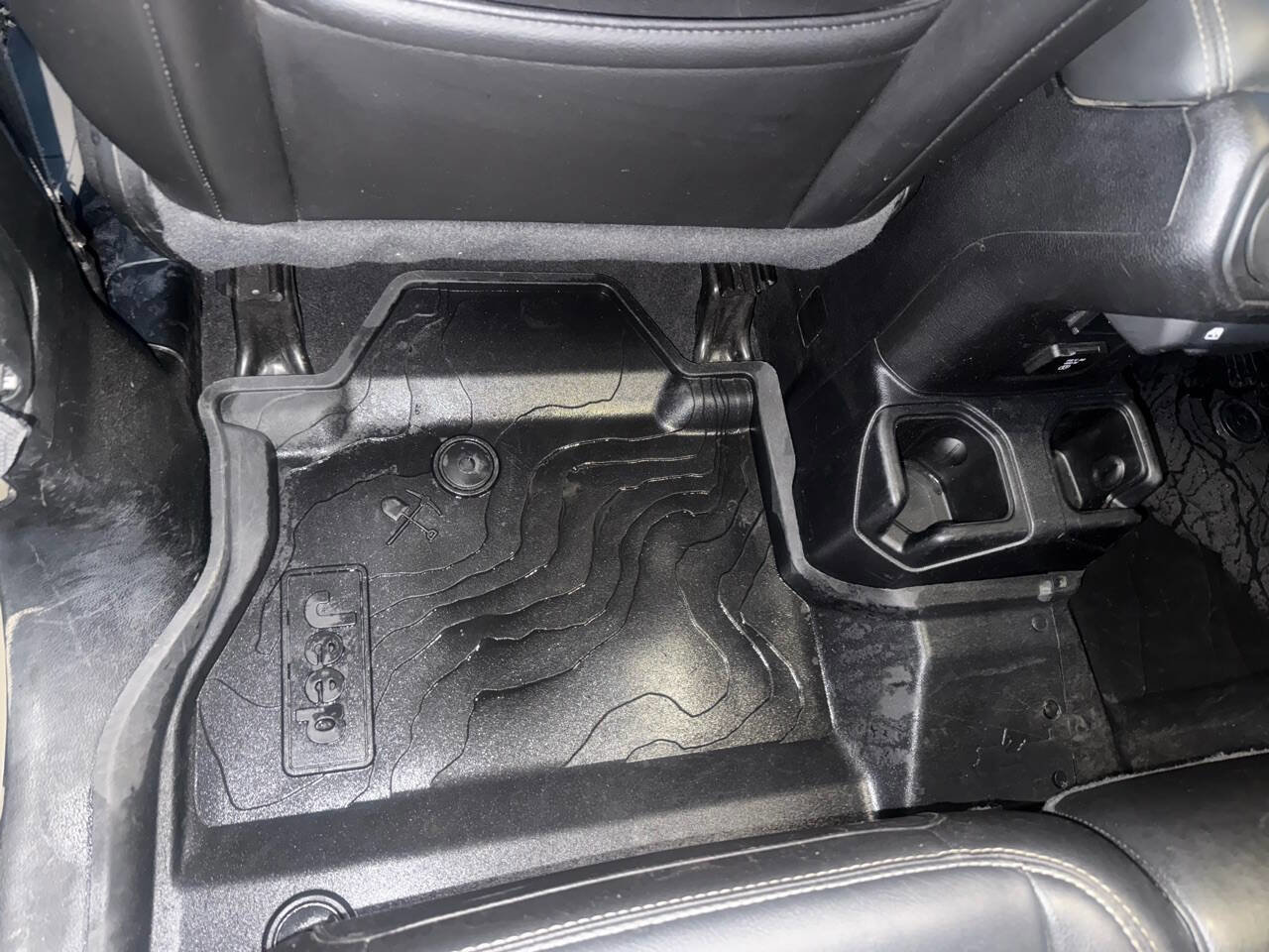 Used 2020 Jeep Gladiator Overland w/ Cold Weather Group AWD/4WD image 43