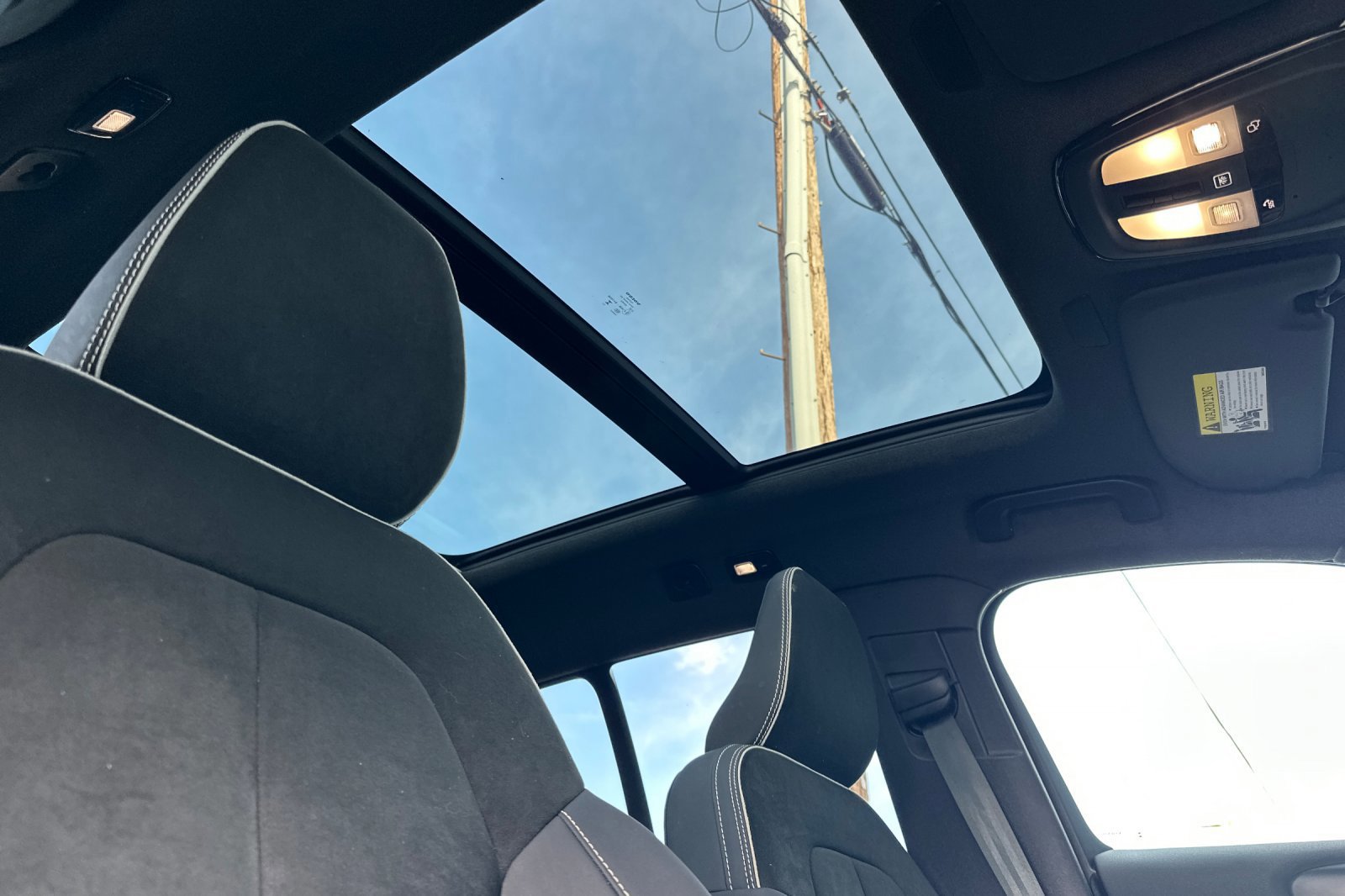 Used 2023 Volvo XC40 Recharge Plus image 17