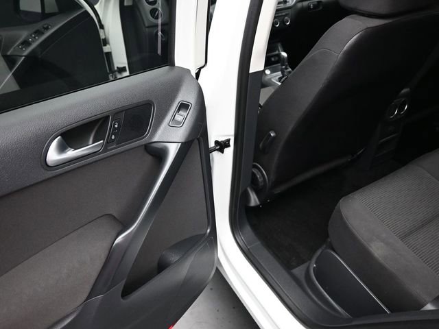 Used 2018 Volkswagen Tiguan Limited image 18