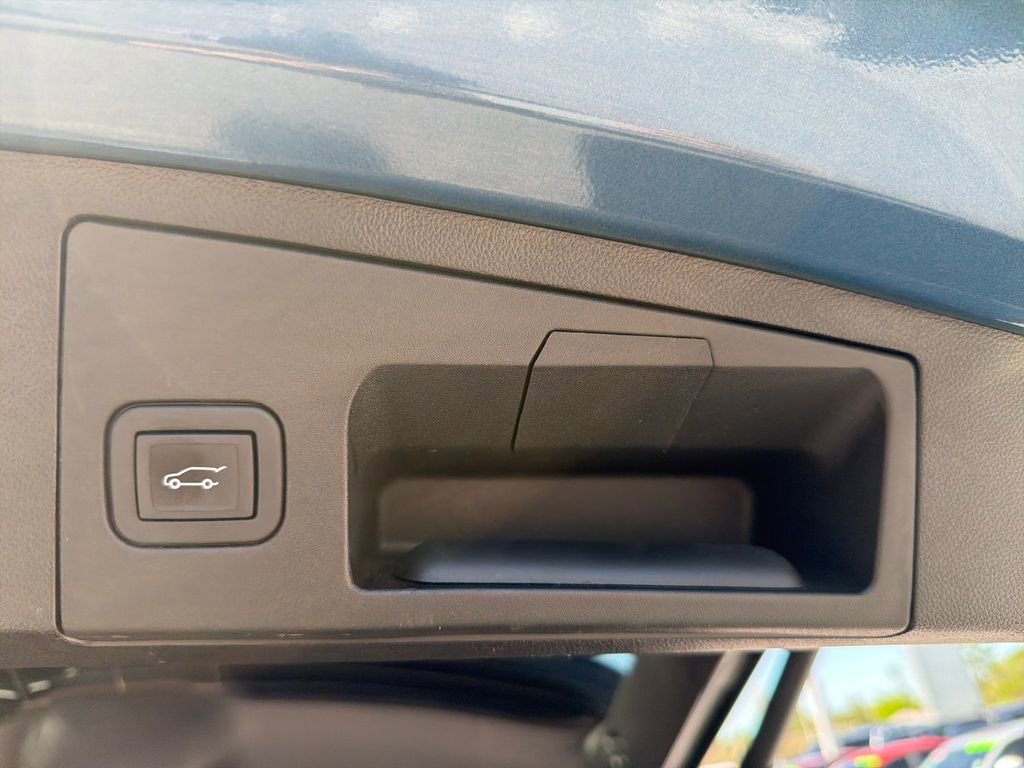 Used 2024 Cadillac XT4 Luxury image 11