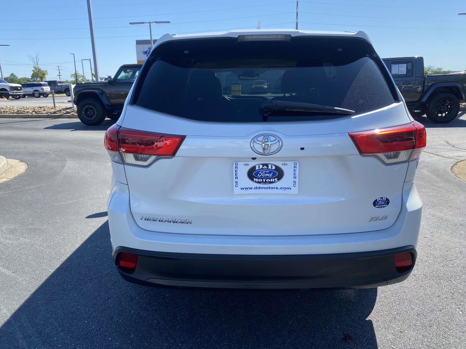 Used 2019 Toyota Highlander XLE FWD image 6