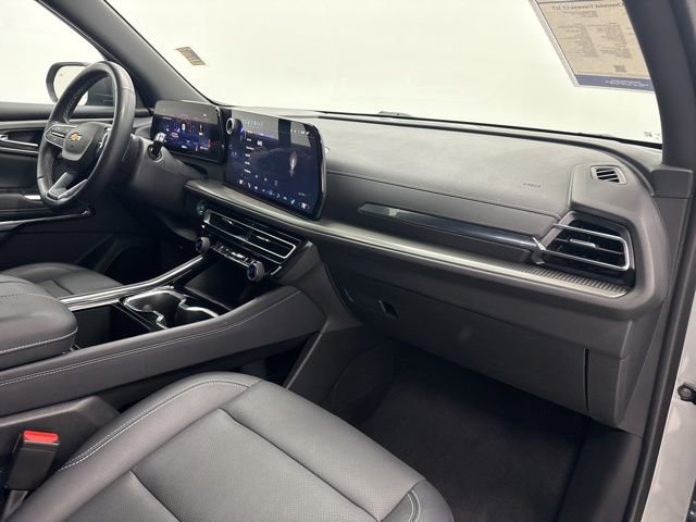 Used 2025 Chevrolet Traverse LT FWD image 30