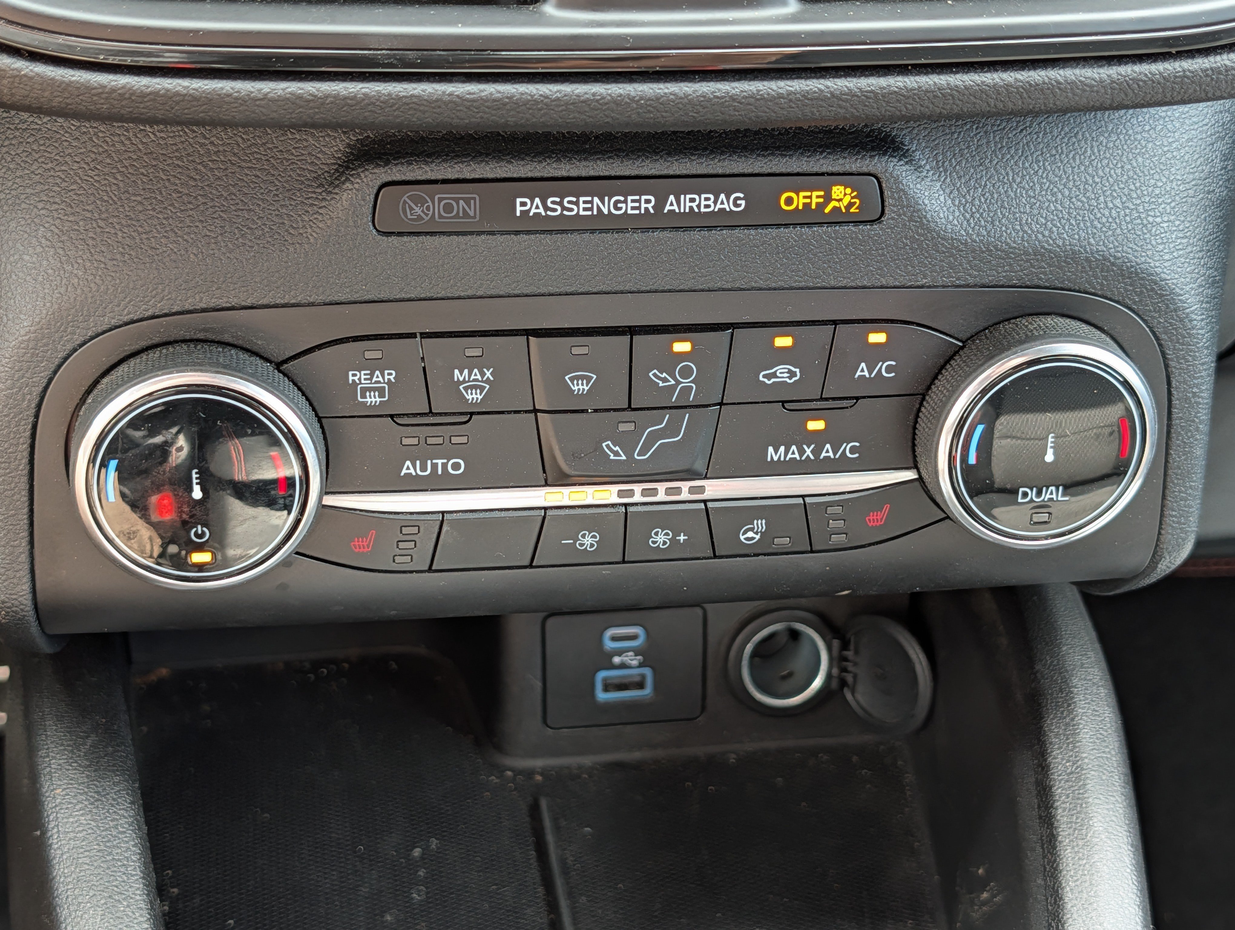 Used 2023 Ford Escape ST-Line Select AWD/4WD image 23