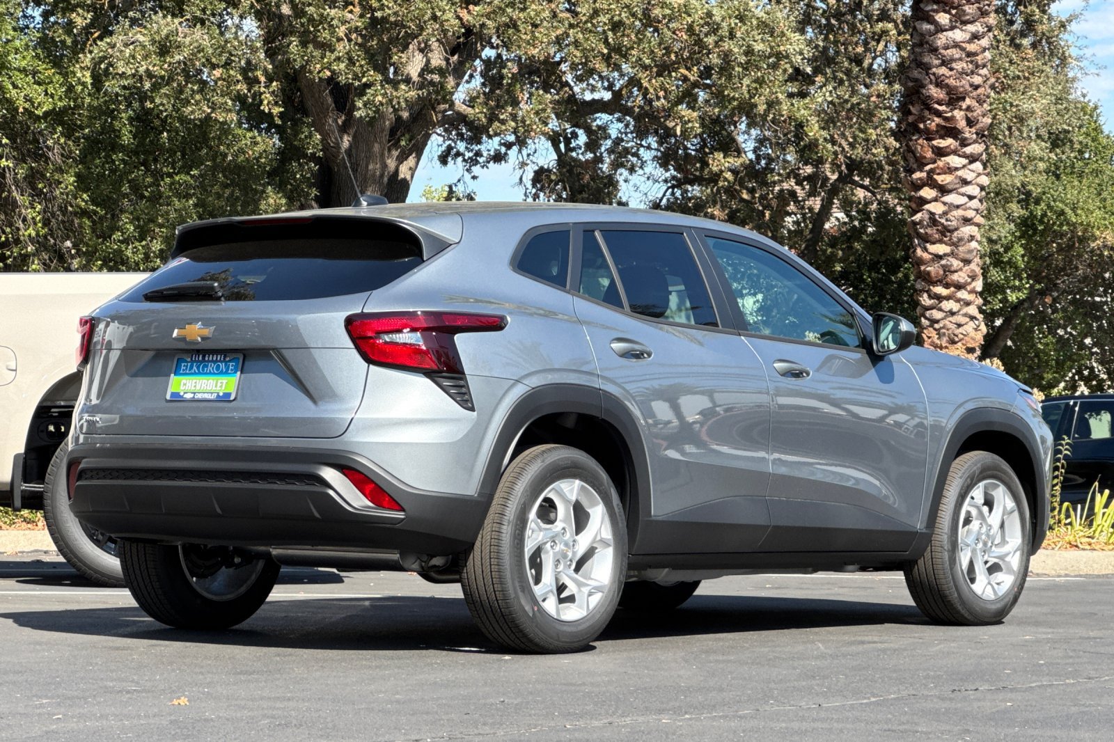 New 2026 Chevrolet Trax LS w/ LS Convenience Package FWD image 3