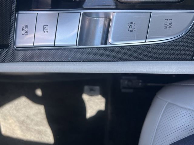Used 2025 Hyundai Elantra Limited FWD image 18