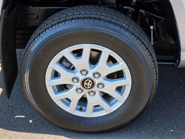 Used 2025 Toyota Tacoma SR5 AWD/4WD image 12