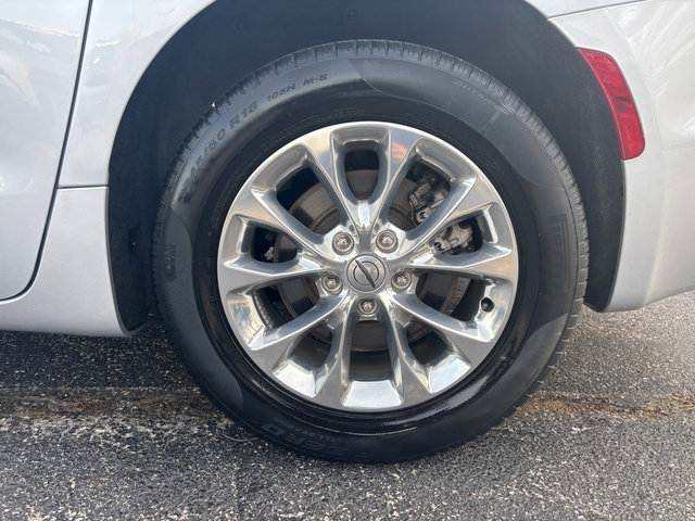 Used 2022 Chrysler Pacifica Touring-L AWD/4WD image 35