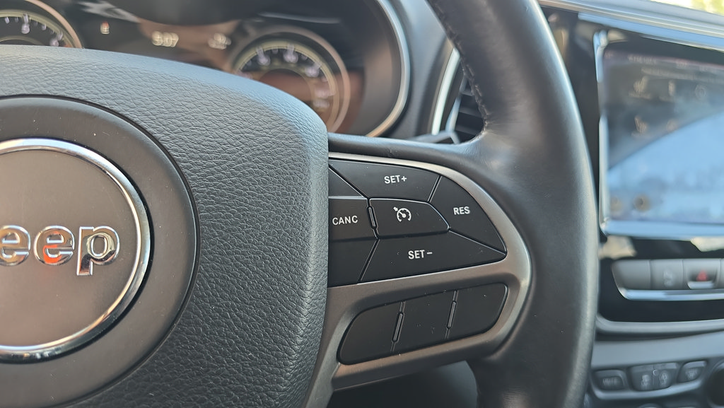 Used 2019 Jeep Cherokee Limited FWD image 25