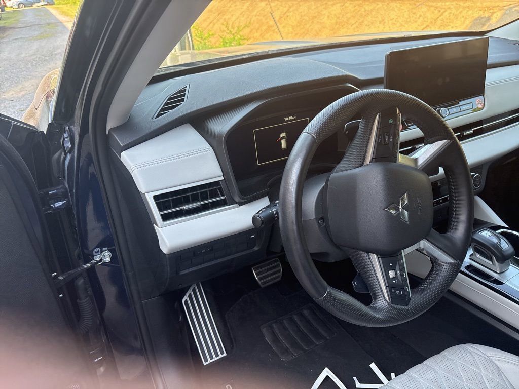 Used 2025 Mitsubishi Outlander SEL AWD/4WD image 11