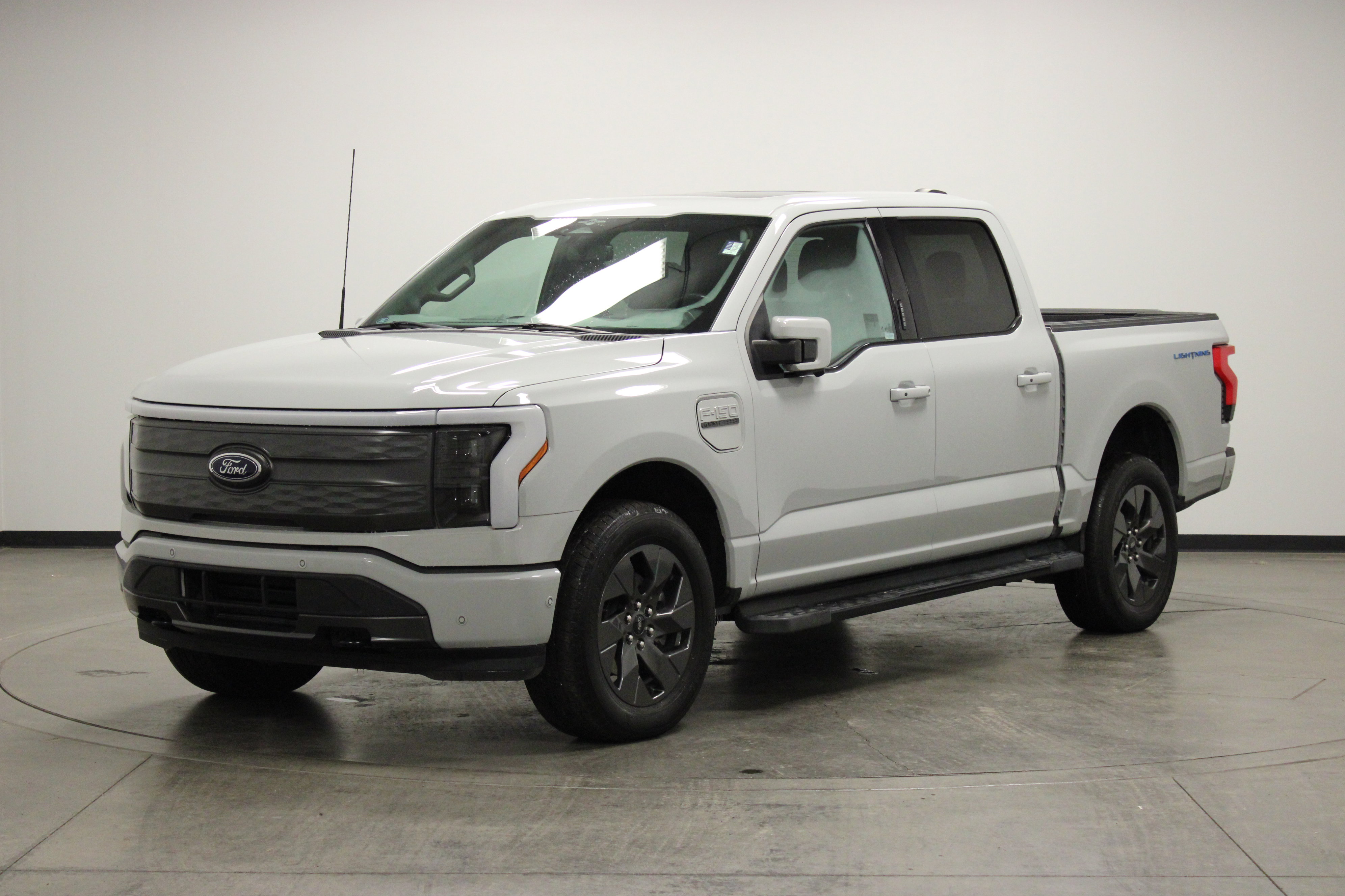 Used 2023 Ford F150 Lightning Lariat w/ Equipment Group 511A High image 4