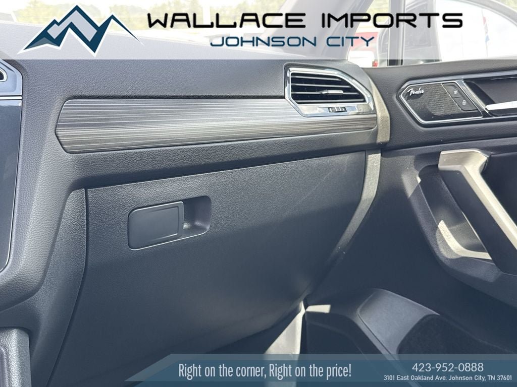 Certified 2024 Volkswagen Tiguan SEL R-Line AWD/4WD image 22