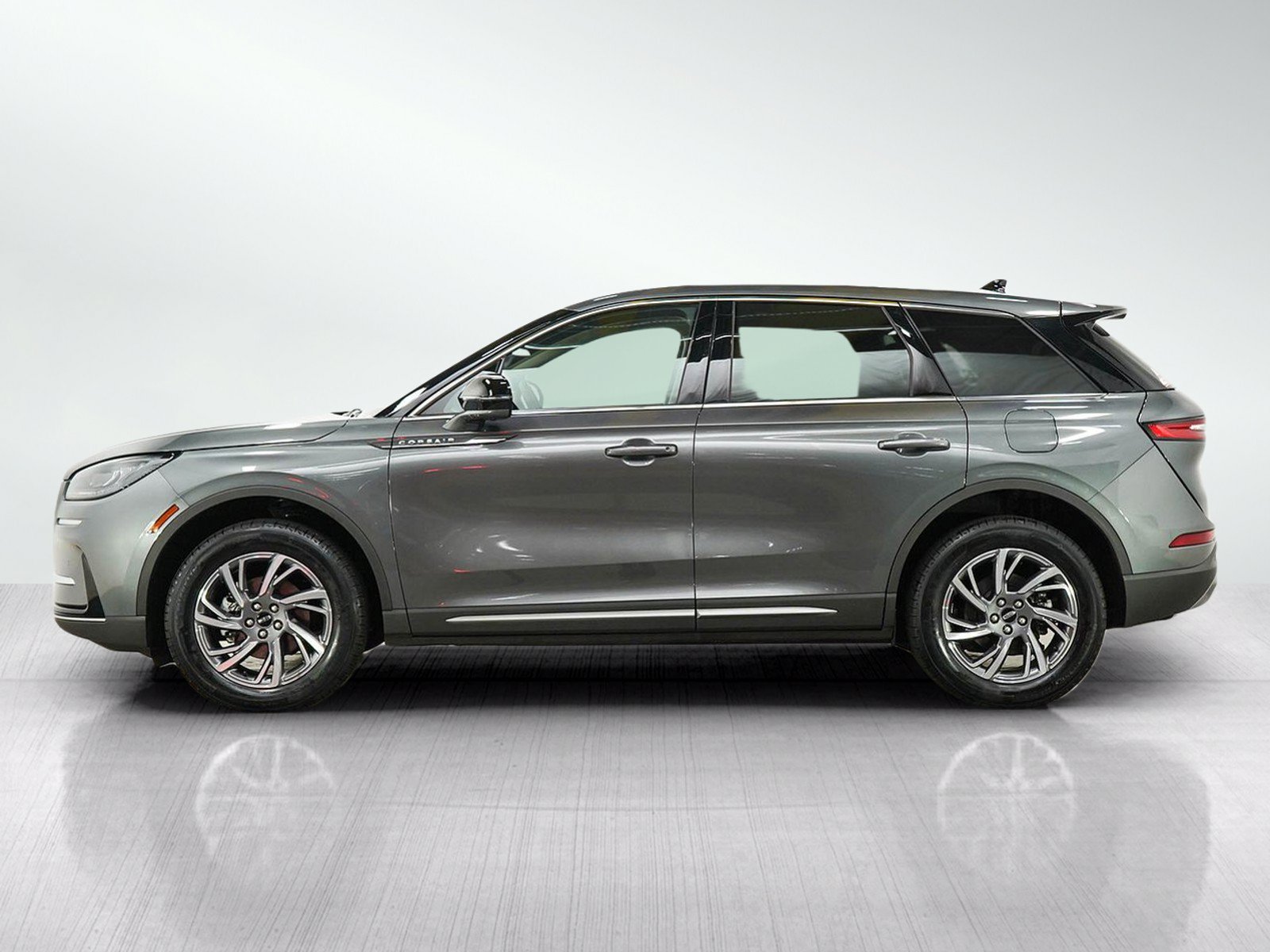 Used 2025 Lincoln Corsair AWD w/ Equipment Group 101A image 2