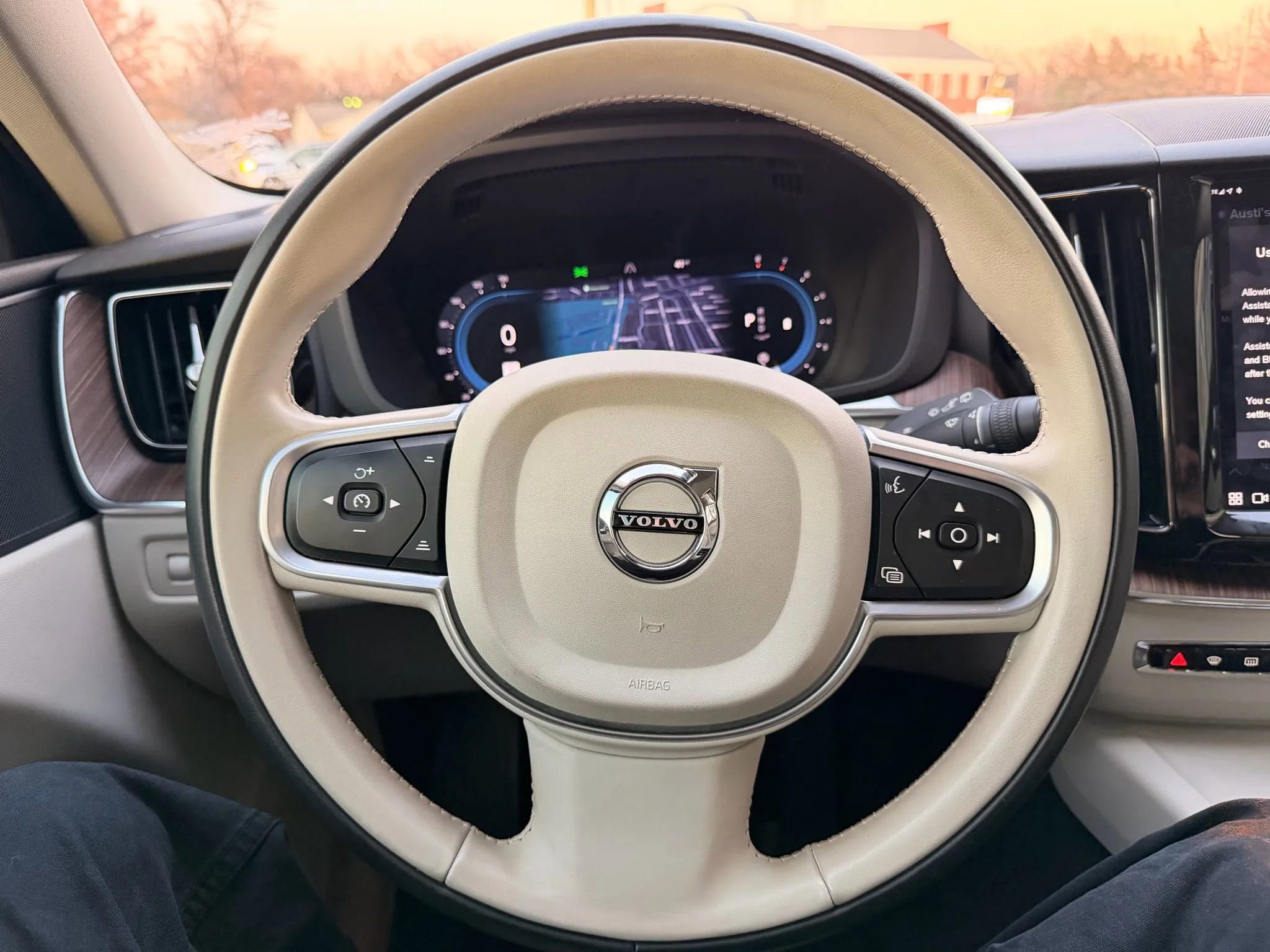 Used 2022 Volvo XC60 B5 Momentum AWD/4WD image 19