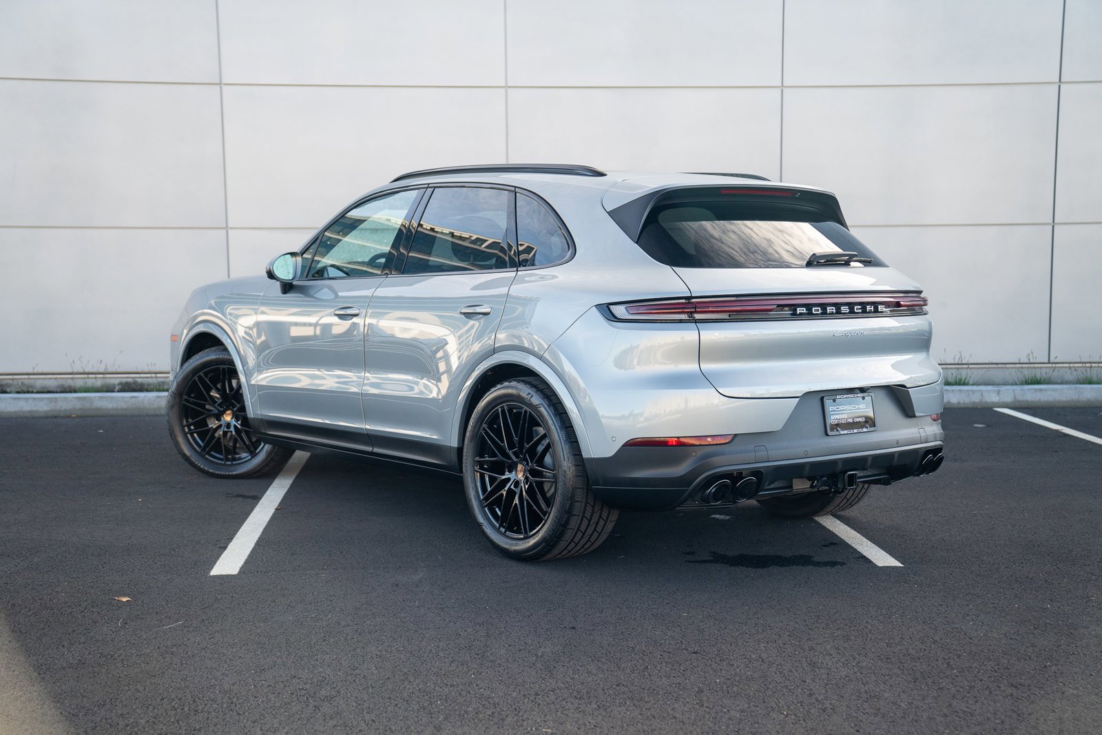 Used 2025 Porsche Cayenne image 3