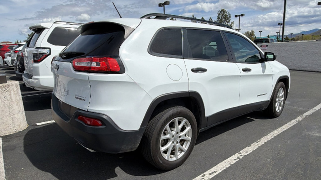 Used 2016 Jeep Cherokee Sport image 2