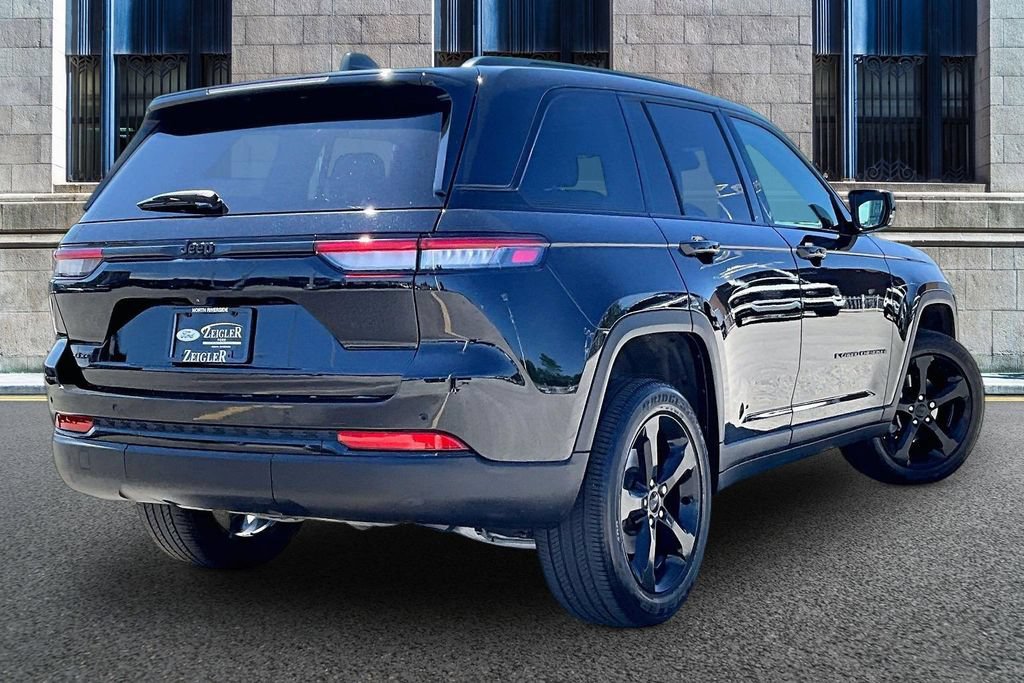 Used 2024 Jeep Grand Cherokee Altitude AWD/4WD image 11
