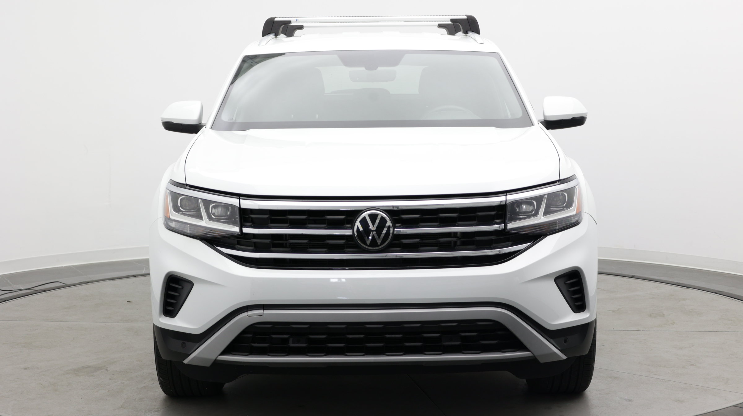 Used 2023 Volkswagen Atlas Cross Sport SE FWD image 2