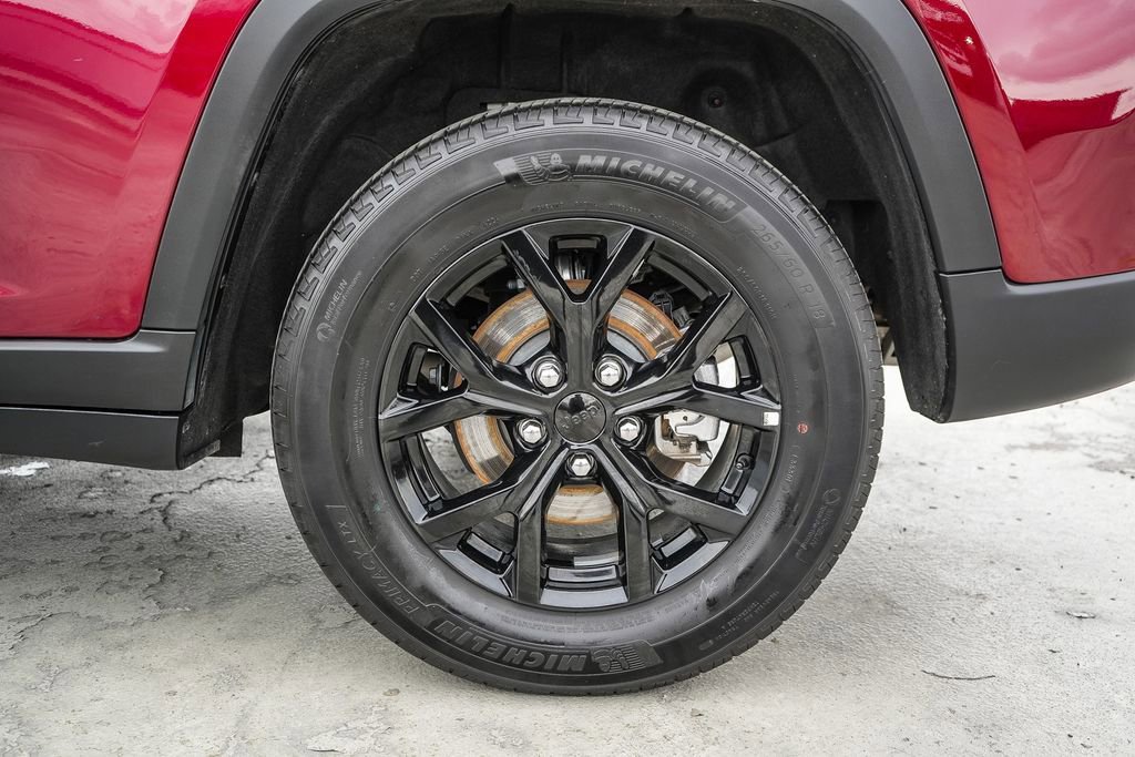 Used 2025 Jeep Grand Cherokee Altitude AWD/4WD image 12
