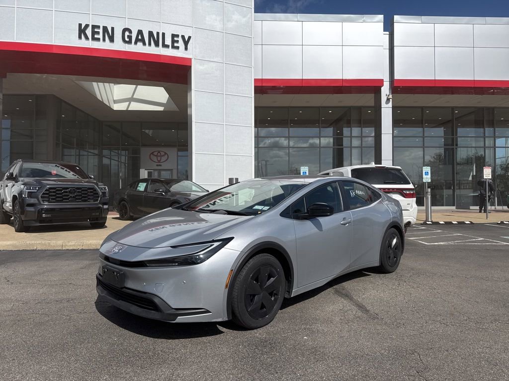 Used 2025 Toyota Prius LE image 1