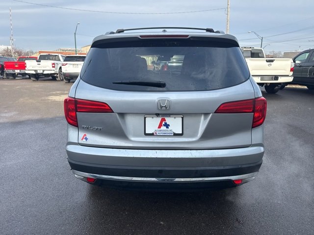 Used 2017 Honda Pilot Elite image 4