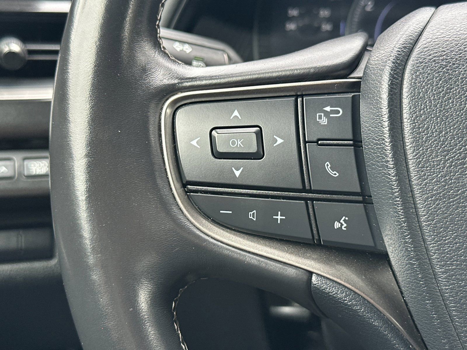 Used 2022 Lexus UX 200 w/ Accessory Package (Z2) image 26