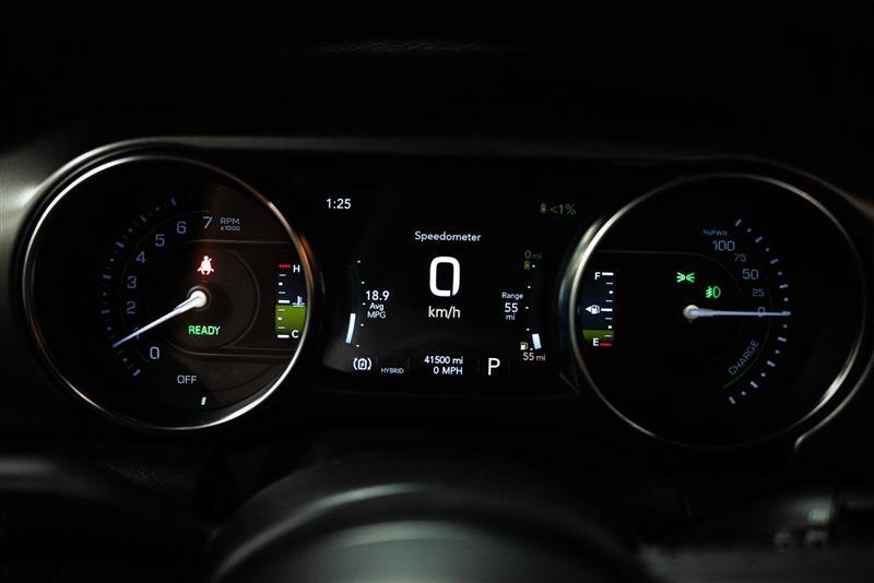 Used 2025 Jeep Wrangler Unlimited Sahara AWD/4WD image 16