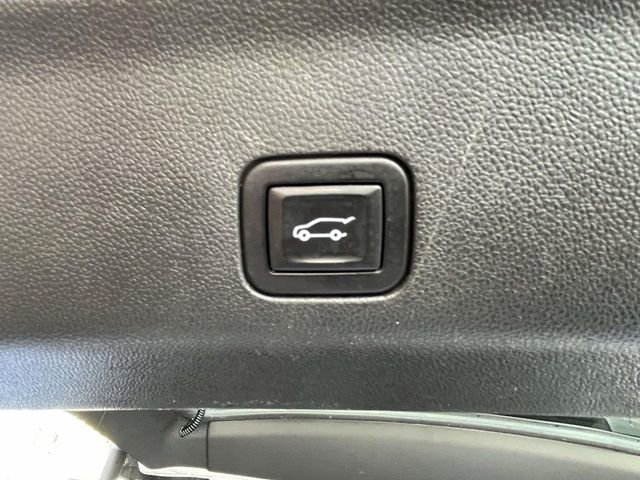 Used 2021 GMC Yukon XL Denali AWD/4WD image 12