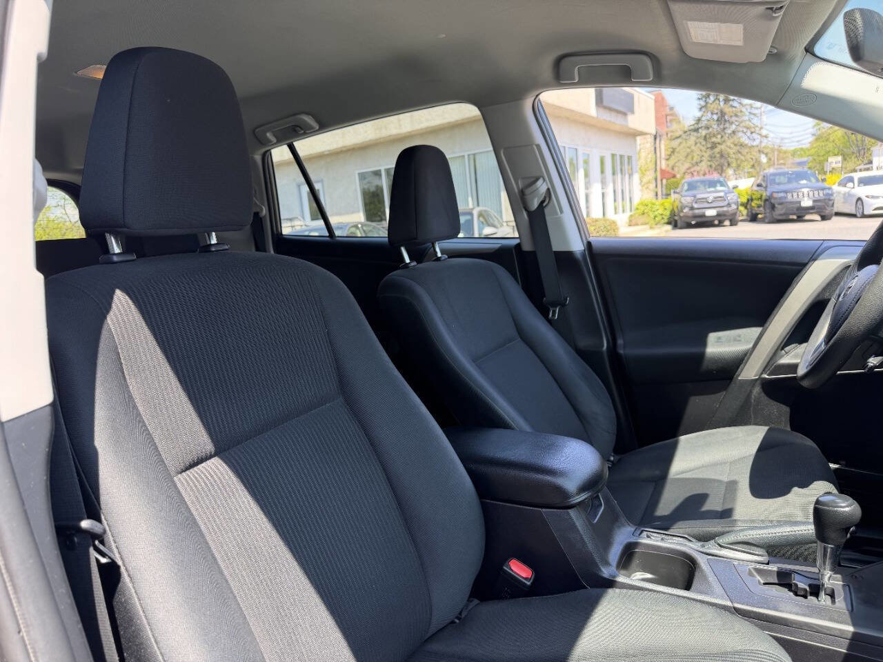 Used 2016 Toyota RAV4 LE AWD/4WD image 27