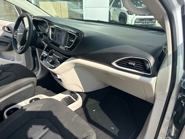 Used 2024 Chrysler Voyager LX FWD image 31