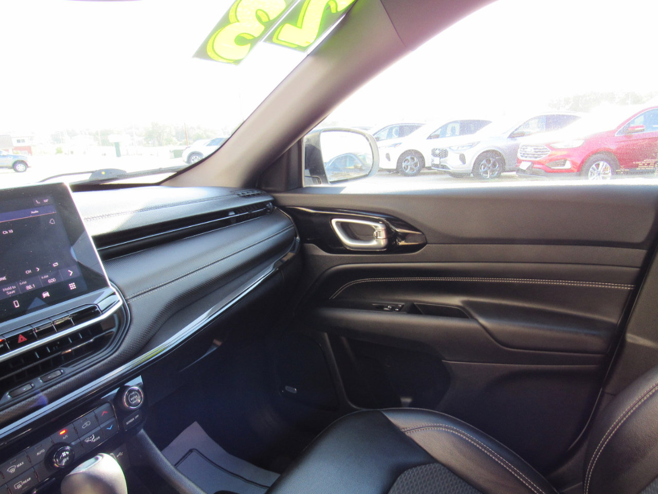 Used 2023 Jeep Compass Latitude w/ Sun and Sound Group image 29