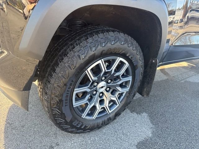 Used 2024 Chevrolet Colorado Z71 w/ Z71 Convenience Package 2 image 8