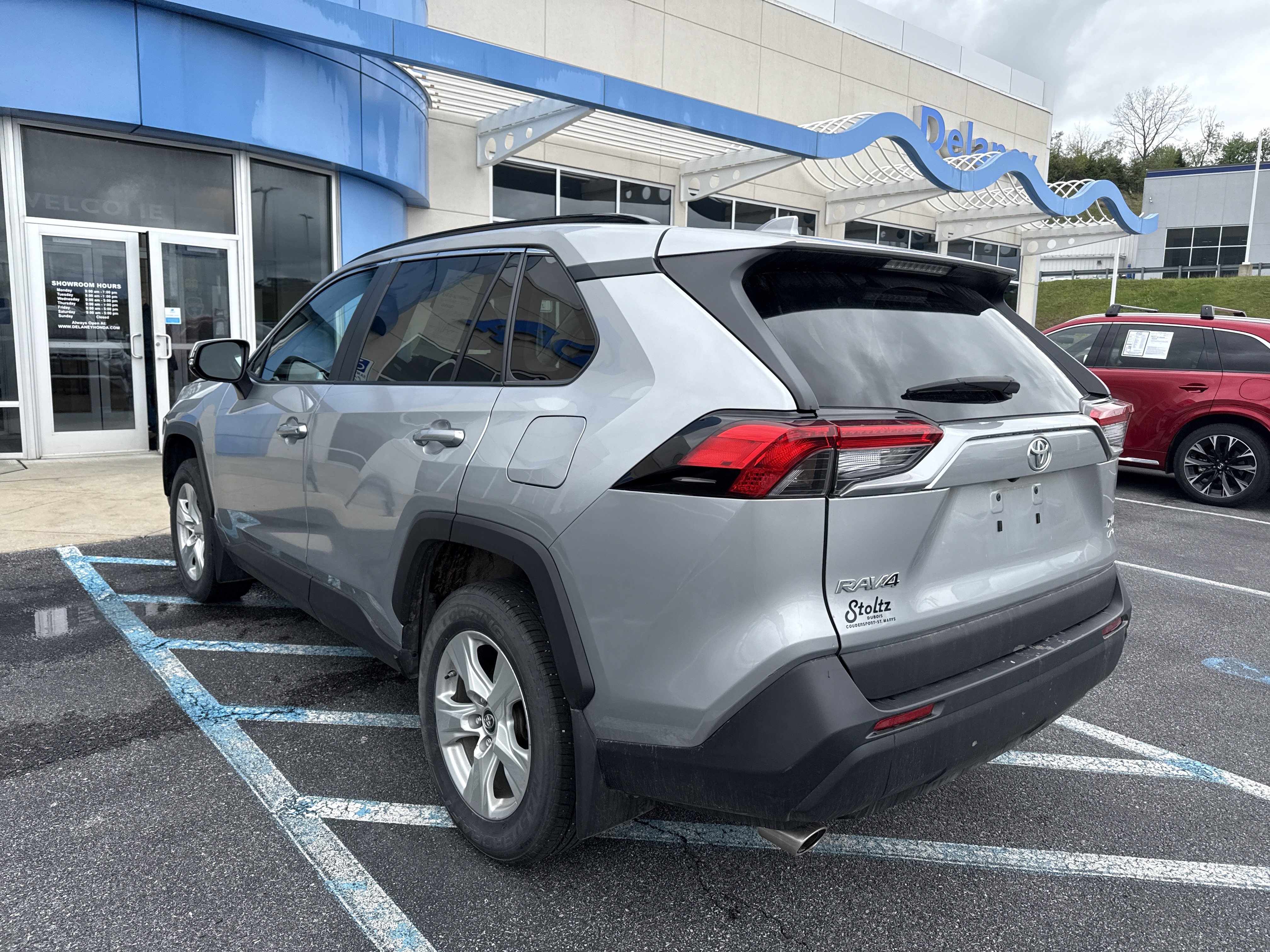 Used 2019 Toyota RAV4 XLE AWD/4WD image 3