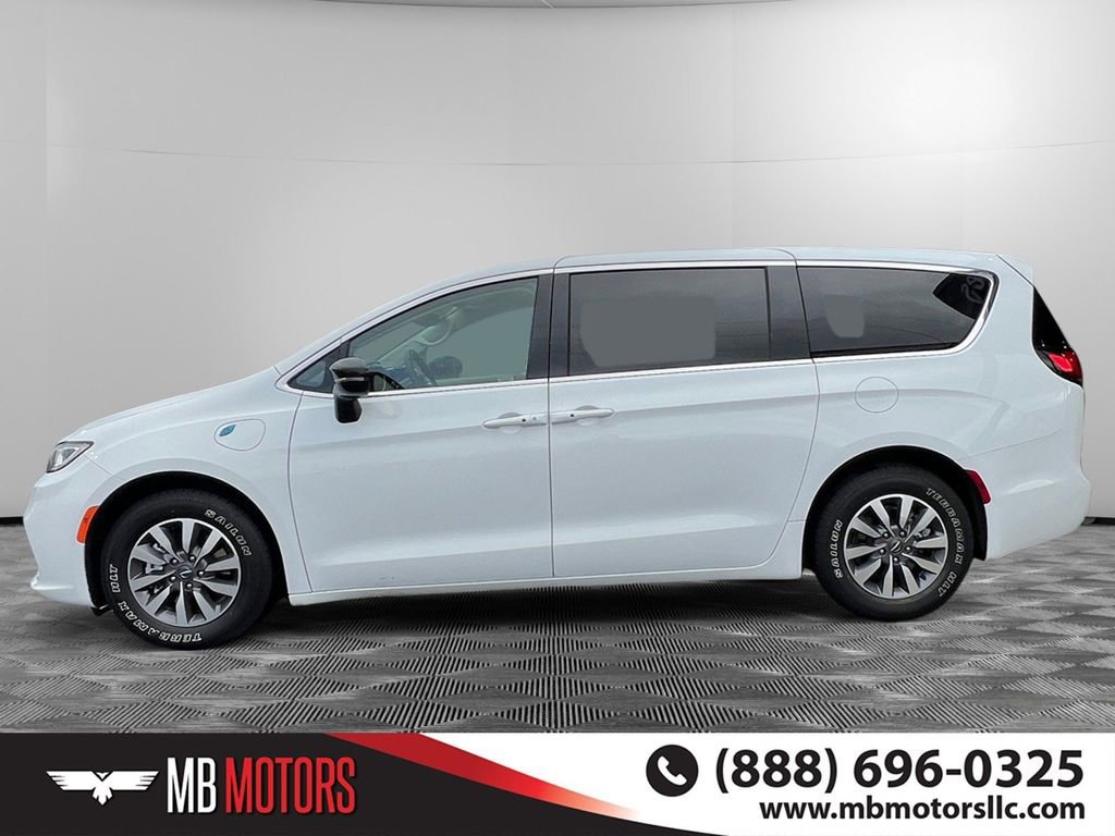 Used 2024 Chrysler Pacifica Select FWD image 9