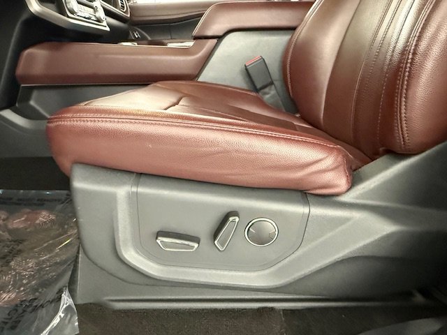 Used 2023 Ford Expedition Limited image 10