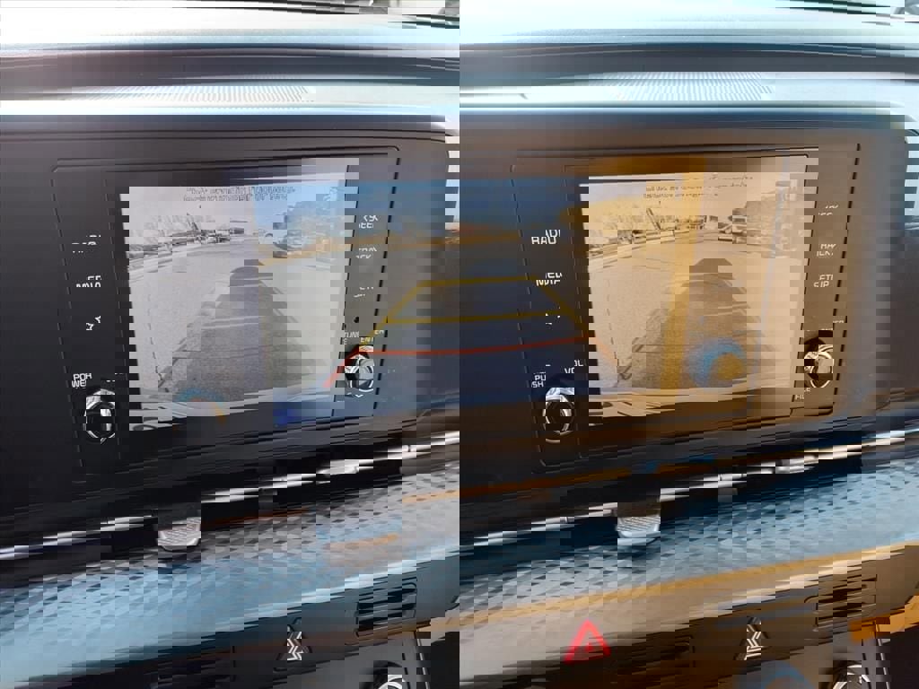 Used 2022 Kia Carnival LX image 23