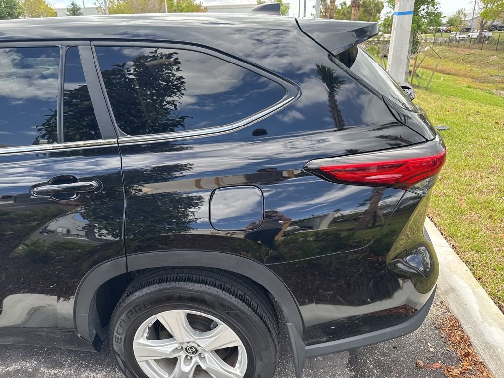 Used 2023 Toyota Highlander L image 7