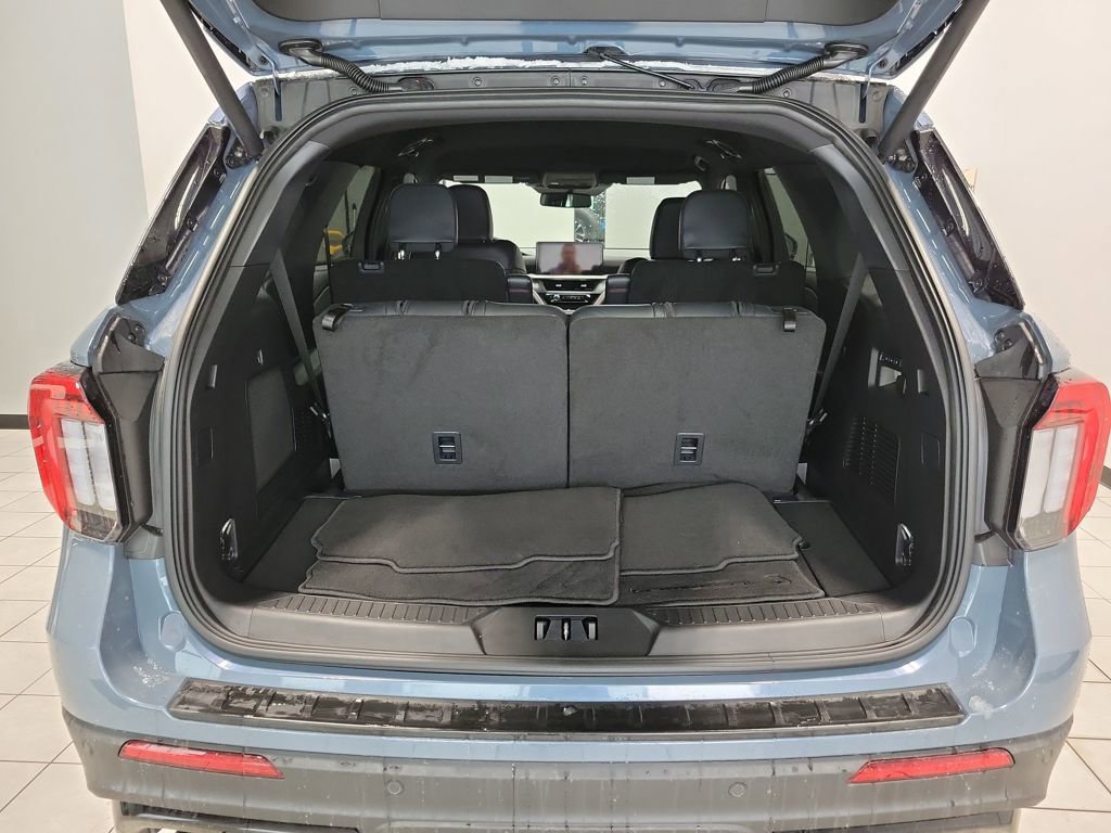 Used 2025 Ford Explorer ST image 12